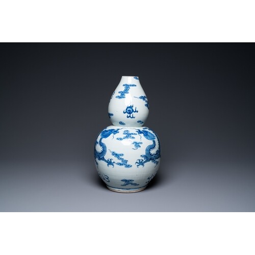 A Chinese blue and white double gourd 'dragons' vase, Qianlo...