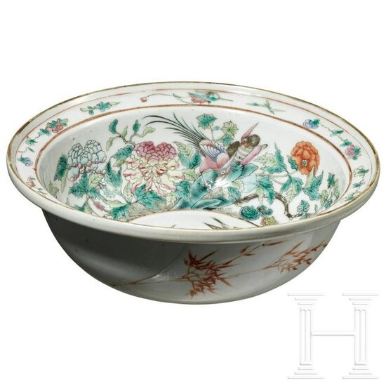 A Chinese porcelain bowl, 19th century