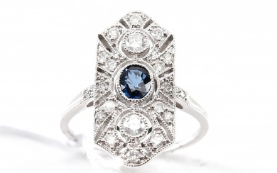 A DIAMOND AND SAPPHIRE PLAQUE RING IN 18CT WHITE GOLD, SIZE N, 3.6GMS