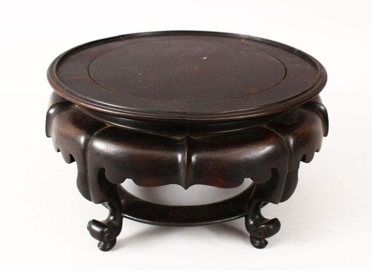 A GOOD LARGE 19TH CENTURY CHINESE HARDWOOD CARVED