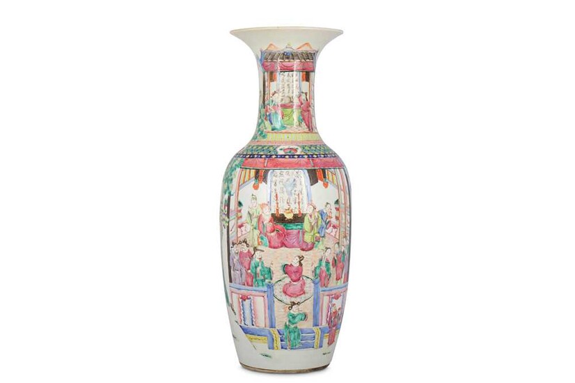 A LARGE CHINESE FAMILLE ROSE CANTON VASE.