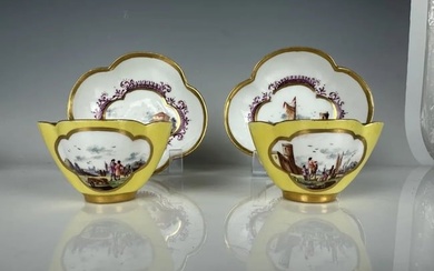A PAIR OF 18TH C. MEISSEN TEA CUPS AND SAUCERS