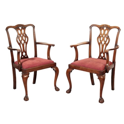 A PAIR OF MAHOGANY ARMCHAIRS OF GEORGE III STYLE 20th centur...