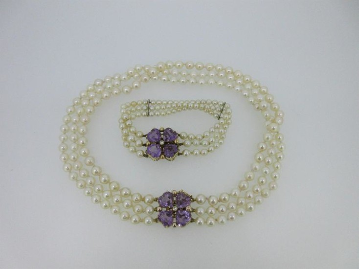 A cultured pearl choker and bracelet suite with