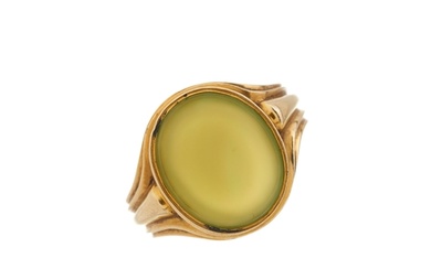 A mid Victorian 18ct gold green agate signet ring, with groo...