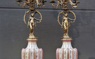 A pair of Ormolu-mounted pink candelabras / vases - Bronze (gilt), Porcelain - Late 19th century
