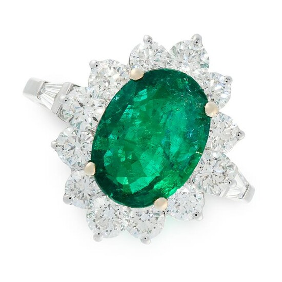 AN EMERALD AND DIAMOND CLUSTER RING in 18ct white gold