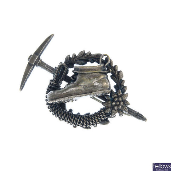 An early 20th century 'Digger' brooch.