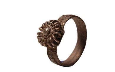Ancient Roman Roman finger ring made of silver with flower spiral decoration antique dominatrix jewelry VZ Ring