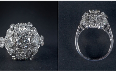 Bague en platine sertie de diamants taille ancienne pour un total de +/- 1,50 carats....