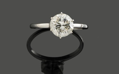 Bague solitaire En or blanc 18k (750) sertie d’un diamant taille moderne 2,20 carats environ....