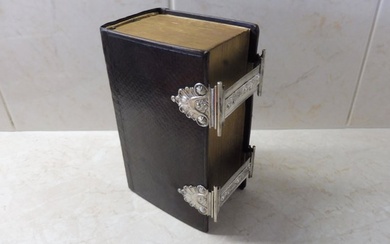 Bijbel met dubbele zilveren sluiting - 833. zilver - Nederland - Schoonhoven - 1853