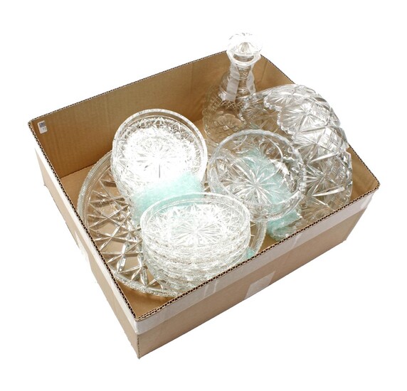 (-), Box of crystal cut pastry set, dishes...