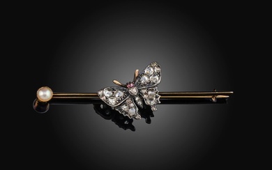 Broche en diamant et perle, fin du 19e siècle, conçue comme un papillon, sertie de...
