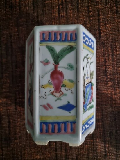 Brushpot - Porcelain - China - 18th - 19th century