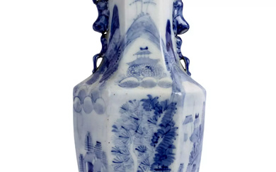 CHINE, XIXe siècle Vase en porcelaine