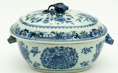 CHINESE BLUE AND WHITE PORCELAIN SOUP TERRINE