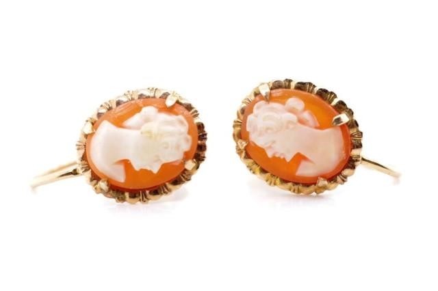 Carved cameo and 9ct rose gold ear clips marked 9ct to screw...