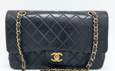 Chanel - Classic Medium Double Flap Shoulder bag