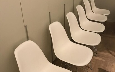 SOLD. Charles Eames, Ray Eames: “DSR”. Six chairs with chormed steel frames, white polypropylene seats and backs. (6) – Bruun Rasmussen Auctioneers of Fine Art