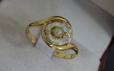 Charming old ring in yellow gold and white gold 18...