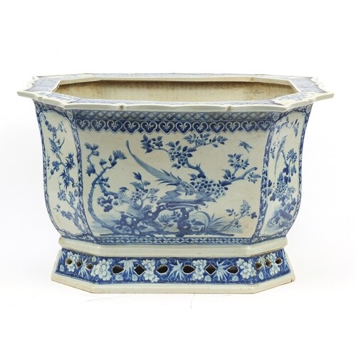Chinese blue and white porcelain planter, hand painted with ...