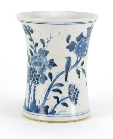 Chinese blue and white porcelain vase, hand painted