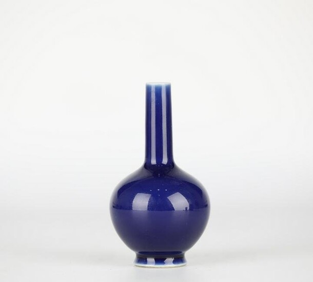 Chinese blue glazed Porcelain vase, 18th century