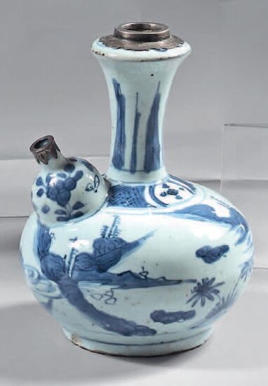 Chinese porcelain kendi with silver frames. Wanli porcelain (1573-1619), silver frames 800°/°°° posterior, foreign work. Of globular shape, with blue-white turning decoration of Chinese characters in a landscape, braid and frieze of leaves on the neck...