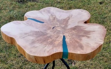 Coffee table - Steel, Wood, an epoxy resin