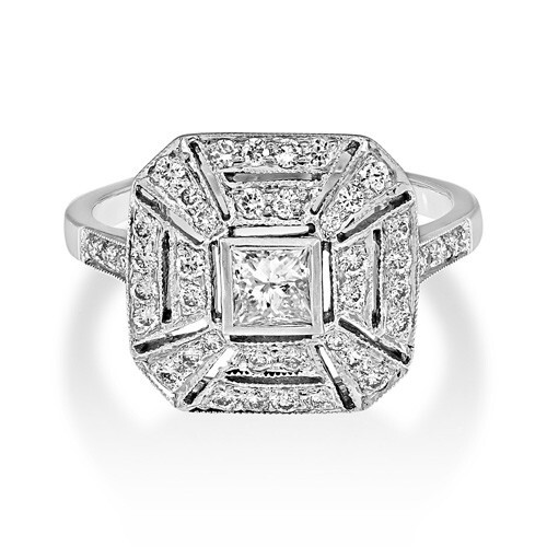 Diamond ring set with 0.65ct. diamonds. This Diamond Vintage...