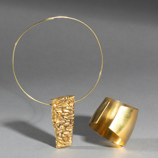 HERTA UND FRIEDRICH GEBHART. Bracelet and choker with pendant (106-3).