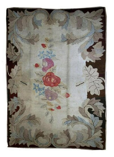 Handmade antique American hooked rug 5.10' x 8.10'