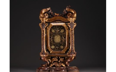 Imposing Louis XIV reliquary in carved and gilded wood, wax medallions. 17th-18th century.