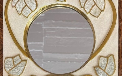 Mithé ESPELT (1923-2020). Miroir rectangulaire en terre estampée émaillée crème et or craquelé, décoré de...
