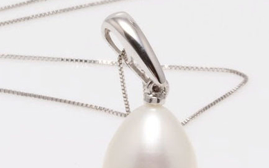 NO RESERVE PRICE - 18 kt. White Gold - 10x11mm Lustrous Freshwater Pearl Drop - Necklace with pendant