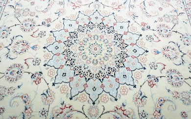Nain Habibian 6 La - Signed Persian carpet with a lot of silk - 308 cm - 200 cm
