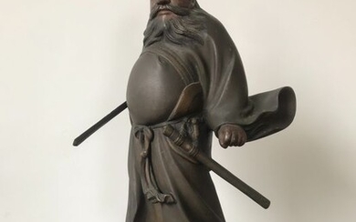 Okimono (1) - Bronze - hight quality signed Shoki, the demon queller, crushing a Oni - Japan - Meiji period (1868-1912)