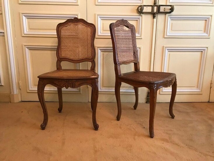 Pair of Queen chairs with cane base in natural wood molded and carved with acanthus, shells and leather. They stand on arched legs joined by an "X" spacer.