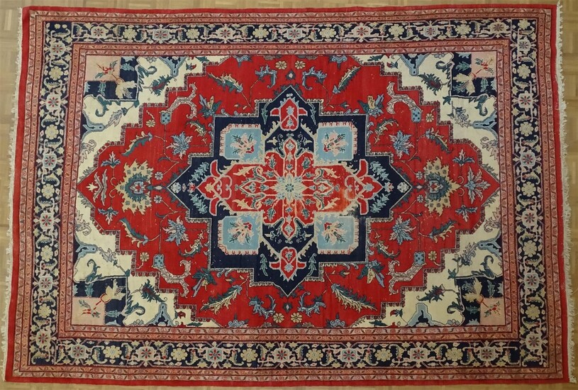 (-), Heriz tapijt, 392 x 274 cm