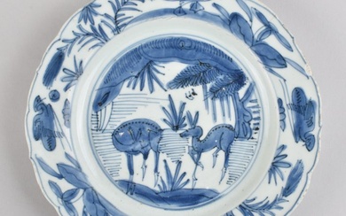 Plate - A Chinese blue and white kraal dish decorated with deers - Porcelain
