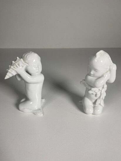 Porcelain figurines from the manufactory Bing & Grøndahl, sea children with bladderwrack and shell.