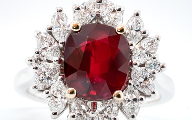 Ring - 18 kt. White gold - 5.16 tw. Ruby - Mozambique - Diamond