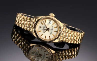 Rolex 'Datejust'. Ladies' watch in 18 kt. gold with light disc, approx. 1979