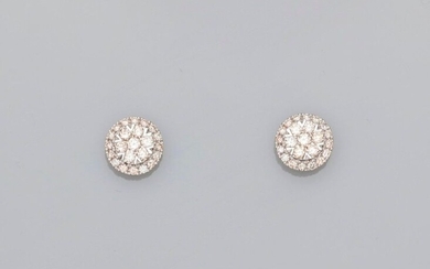 Round earrings in white gold, 750 MM, openwork covered with diamonds, total about 1 carat, weight: 2.65gr. rough.