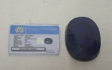 Saphir bleu, 1515,15 carats. Avec son certificat.