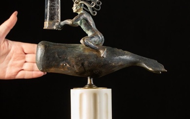 Sculpture, (Physeter macrocephalus) - 310 mm - Bronze Sperm Whale with Rider and Quartz Point on Antique White Marble Base - Late 19th Century