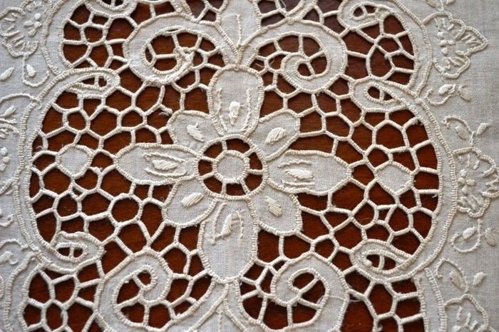 Set of 6 doilies in pure Dutch linen with relief cutwork and satin stitch embroidery, made entirely by hand