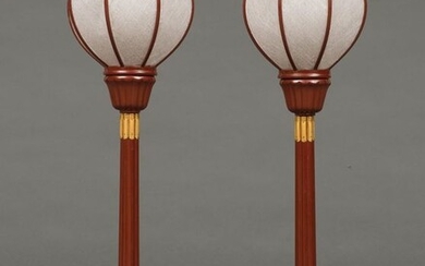 Temple Lamps (2) - Lacquer, Wood - A pair of red lacquered classical standing temple lamps - Chrysanthemum shaped - Japan - Shōwa period (1926-1989)