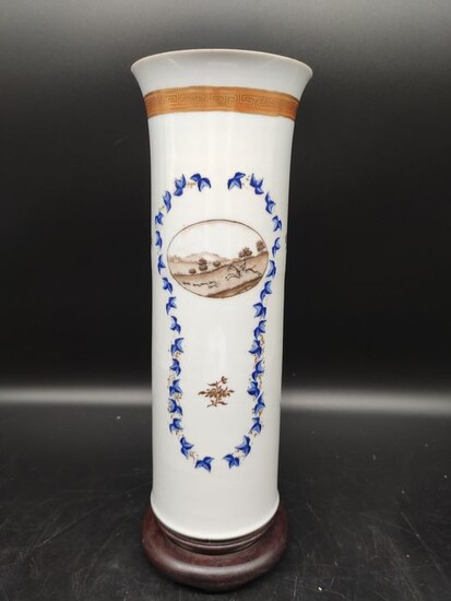 Vase - Famille rose - Porcelain - hunter scene - China - 18th century